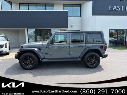 Used 2022 Jeep Wrangler Unlimited Sport AWD/4WD image 2