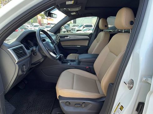 Used 2020 Volkswagen Atlas Cross Sport SE w/ Panoramic Sunroof Package FWD image 33