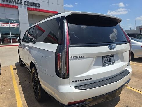 Used 2021 Cadillac Escalade ESV Sport Platinum w/ LPO, ONYX Package AWD/4WD image 4