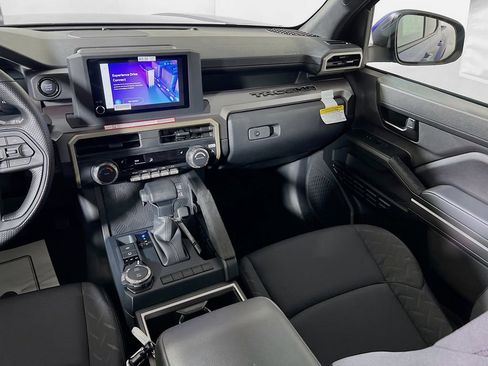 Certified 2025 Toyota Tacoma SR5 AWD/4WD image 21