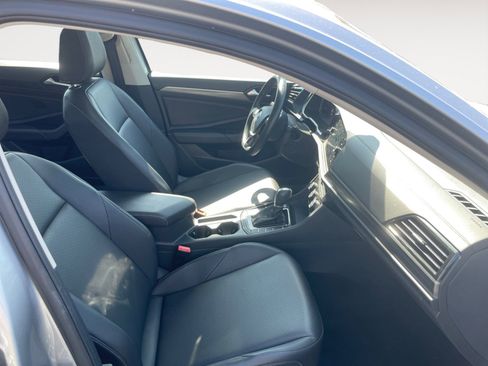 Used 2019 Volkswagen Jetta SEL w/ Cold Weather Package image 13