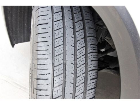 Used 2023 Chevrolet Traverse LT image 31