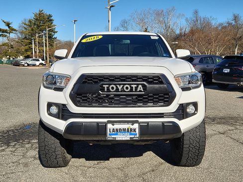 Used 2018 Toyota Tacoma 2WD Double Cab image 2