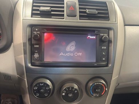 Used 2013 Toyota Corolla LE image 17