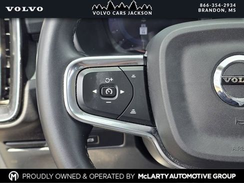 Used 2024 Volvo XC40 B5 Plus image 24