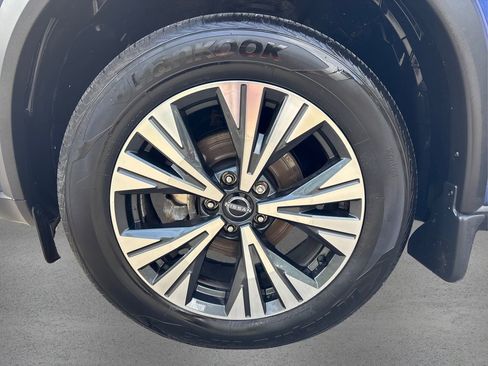 Used 2022 Nissan Rogue SV w/ SV Premium Package image 12