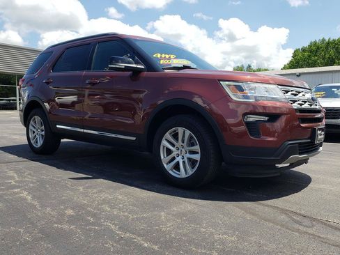 Used 2018 Ford Explorer XLT w/ Equipment Group 201A AWD/4WD image 3