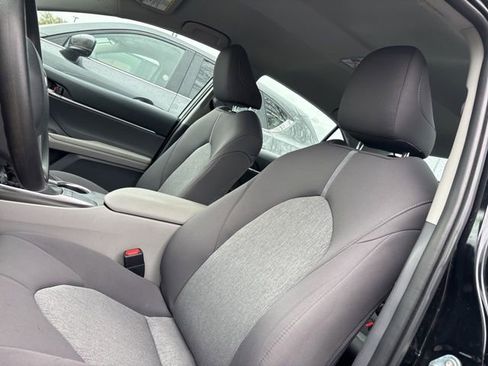 Used 2022 Toyota Camry LE image 8