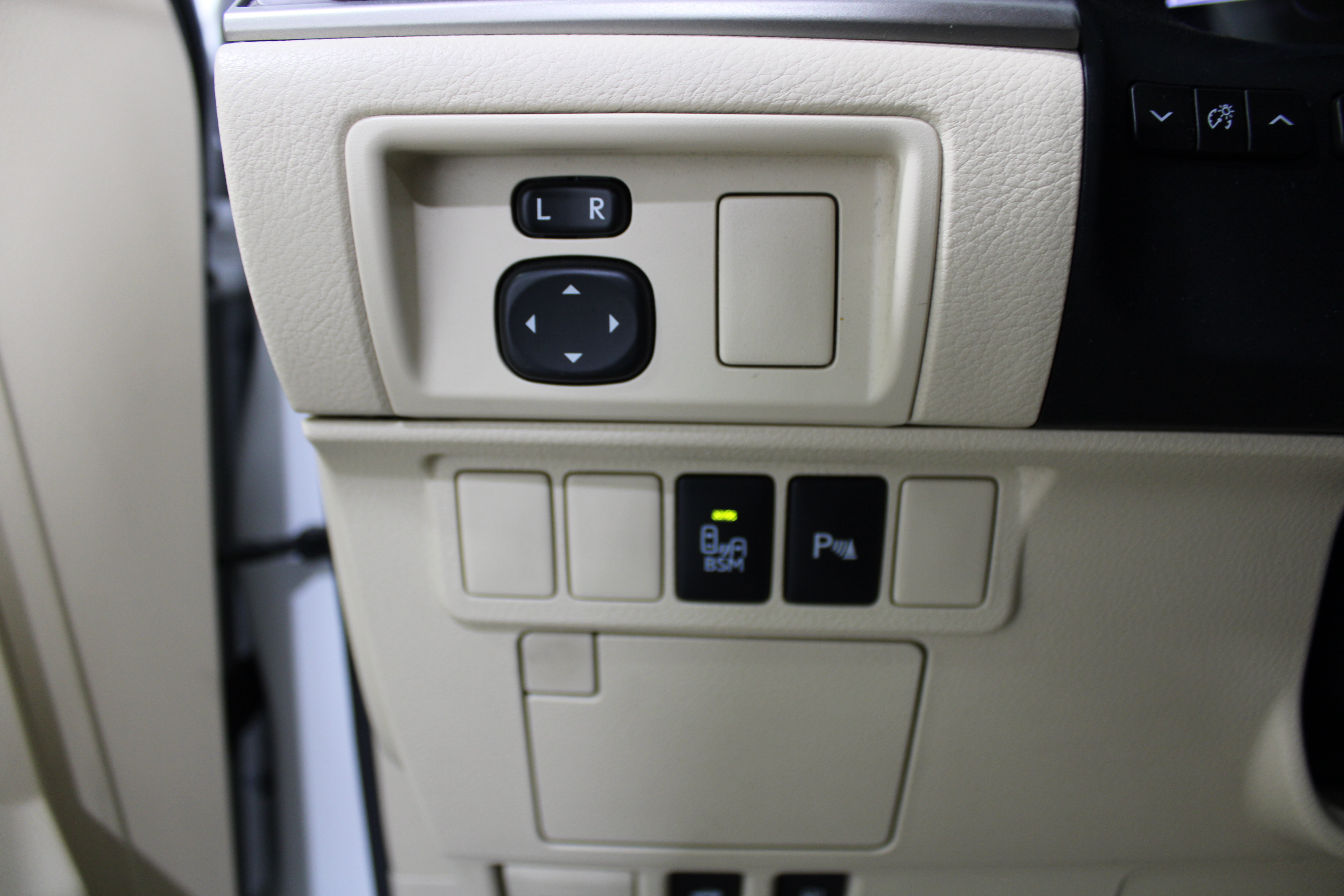 Used 2015 Lexus ES 350 w/ Luxury Package FWD image 17