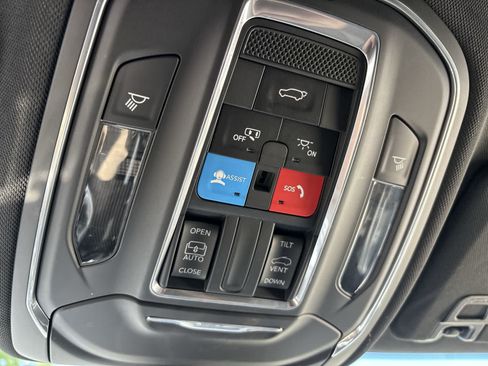 Certified 2023 Jeep Grand Cherokee Altitude AWD/4WD image 23