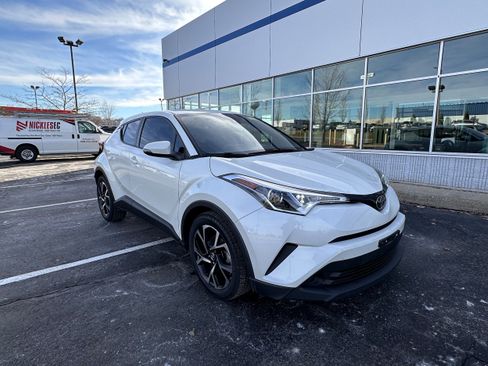 Used 2018 Toyota C-HR image 2