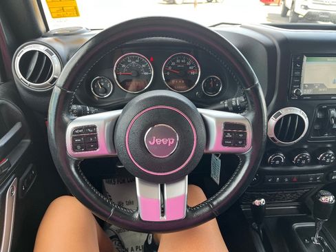 Used 2016 Jeep Wrangler Unlimited Rubicon AWD/4WD image 16