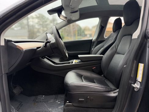 Used 2020 Tesla Model Y Long Range image 25