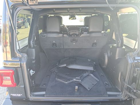 Used 2021 Jeep Wrangler Unlimited Sahara image 6