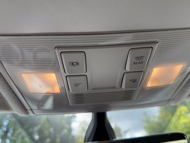 Used 2020 Volkswagen Tiguan SE AWD/4WD image 18