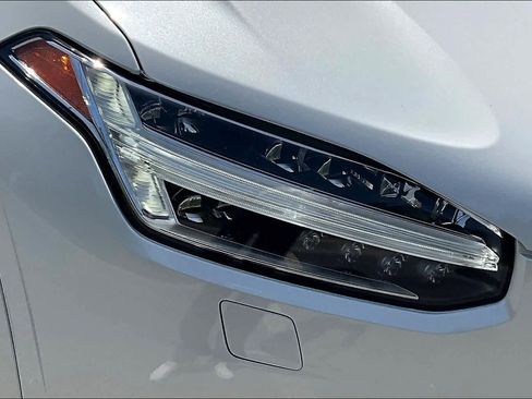 Used 2024 Volvo XC90 B6 Plus w/ Protection Package Premier image 29