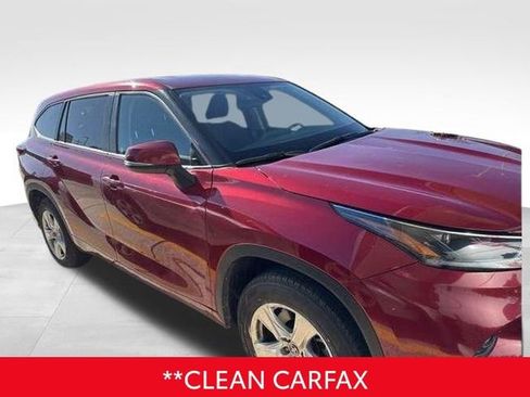 Used 2024 Toyota Highlander LE image 2