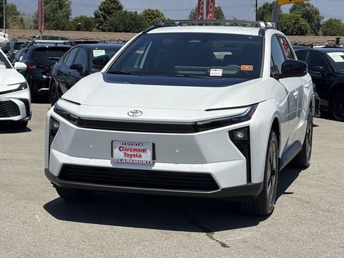 Used 2026 Toyota bZ FWD image 32