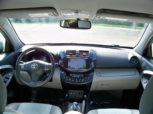 Used 2014 Toyota RAV4 EV image 16