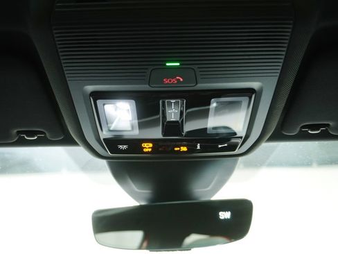 Used 2022 Volkswagen GTI SE FWD image 21