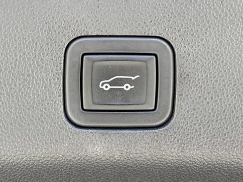 Used 2023 Cadillac Escalade Premium Luxury w/ LPO, Illumination Package AWD/4WD image 31
