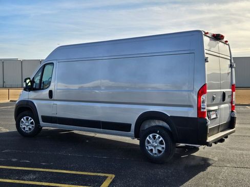 New 2025 RAM ProMaster 2500 w/ Quick Order Package 22G SLT image 9