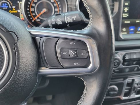 Used 2022 Jeep Wrangler Unlimited Sahara w/ Cold Weather Group AWD/4WD image 6