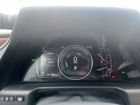 Used 2024 Lexus ES 300h Ultra Luxury w/ Accessory Package (Z2) image 10