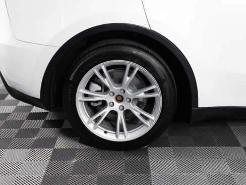 Used 2023 Tesla Model Y Long Range AWD/4WD image 38