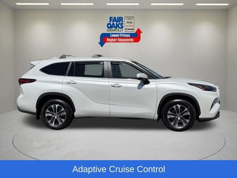 Used 2023 Toyota Highlander XLE AWD/4WD image 6