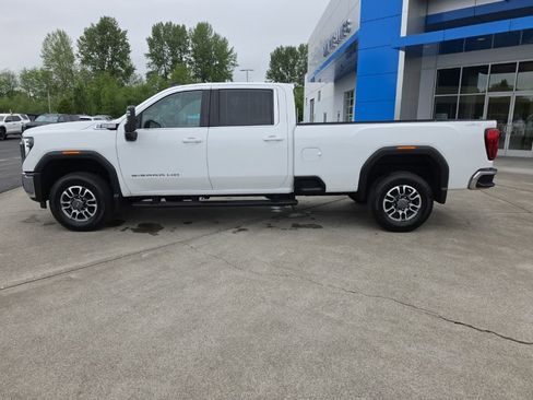 Used 2024 GMC Sierra 3500 SLE AWD/4WD image 2
