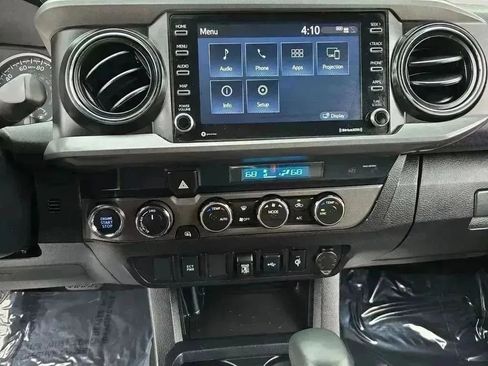 Used 2021 Toyota Tacoma TRD Off-Road image 11