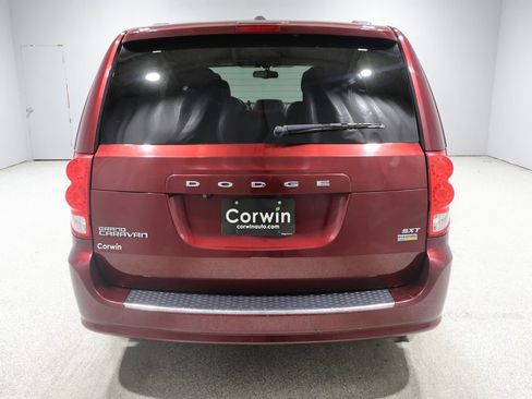 Used 2017 Dodge Grand Caravan SXT FWD image 3