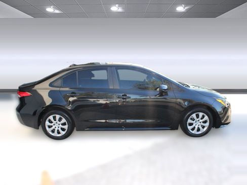 Used 2022 Toyota Corolla LE image 8