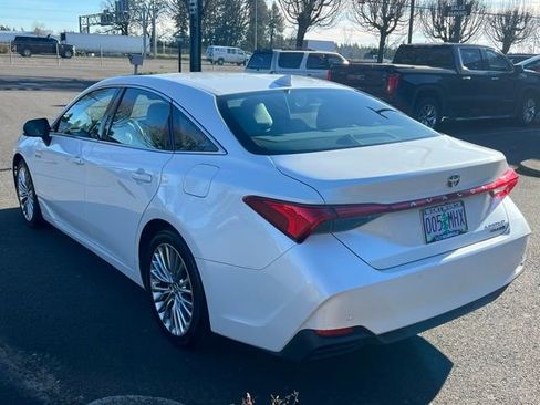 Used 2020 Toyota Avalon Limited image 5