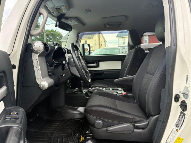 Used 2013 Toyota FJ Cruiser 4WD w/ Upgrade Pkg image 9