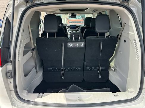 Used 2019 Chrysler Pacifica Touring-L Plus w/ Advanced Safetytec Group FWD image 11