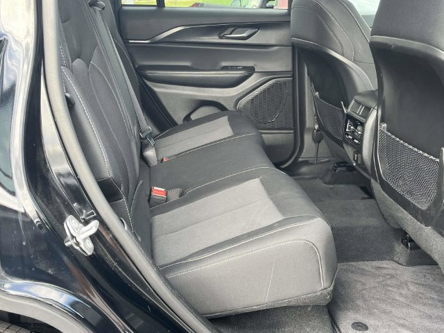 Used 2025 Jeep Grand Cherokee Laredo X w/ Luxury Tech Group I AWD/4WD image 23