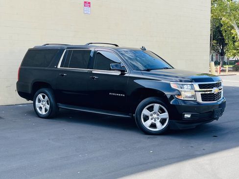 Used 2015 Chevrolet Suburban LT w/ Luxury Package image 2