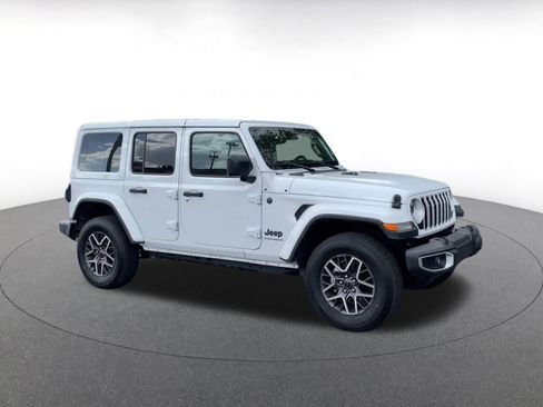 Used 2025 Jeep Wrangler Sahara image 2