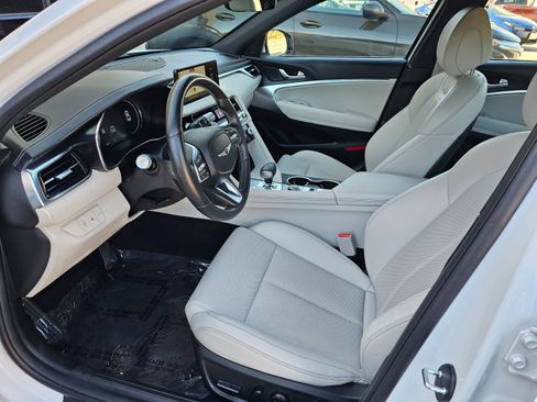 Used 2025 Genesis G70 2.5T image 15
