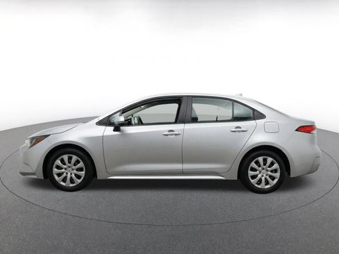Used 2025 Toyota Corolla LE FWD image 4