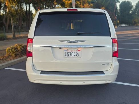 Used 2012 Chrysler Town & Country Limited w/ Luxury Group FWD image 39