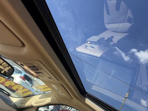Used 2011 Cadillac Escalade Luxury AWD/4WD image 11