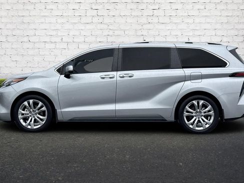 Used 2023 Toyota Sienna Platinum image 7