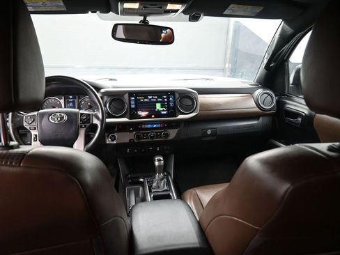 Used 2017 Toyota Tacoma Limited image 13