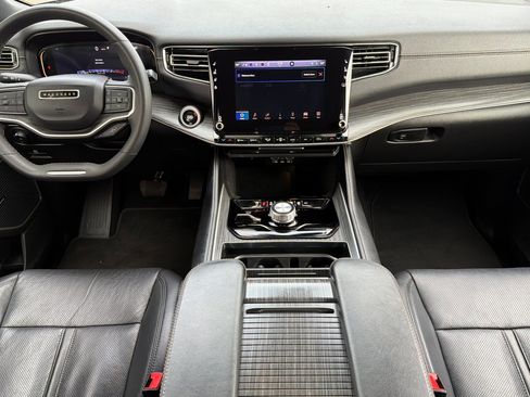 Used 2024 Jeep Wagoneer Series II w/ Flexible Seating Group image 12