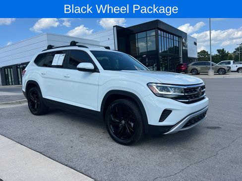 Certified 2023 Volkswagen Atlas SE w/ Black Wheel Package FWD image 3