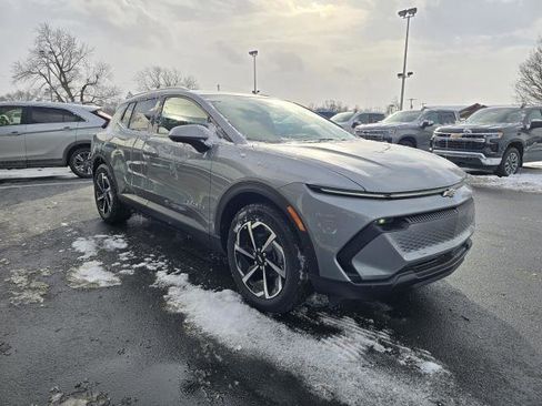 New 2026 Chevrolet Equinox EV LT image 2
