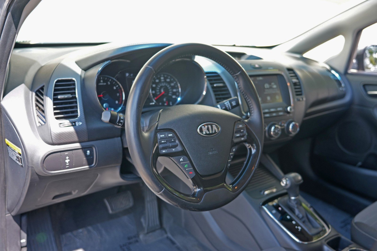 Used 2018 Kia Forte S FWD image 12
